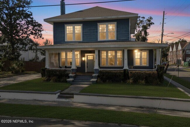 Building Photo - 2843 Oak St