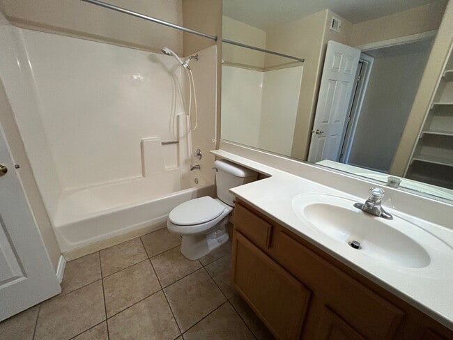 Building Photo - *** NEW YEAR WINTER WELOME DEAL!! $500 OFF FIRST MONTHS RENT IF MOVED IN 2 WEEKS!!***  CHARMING E...