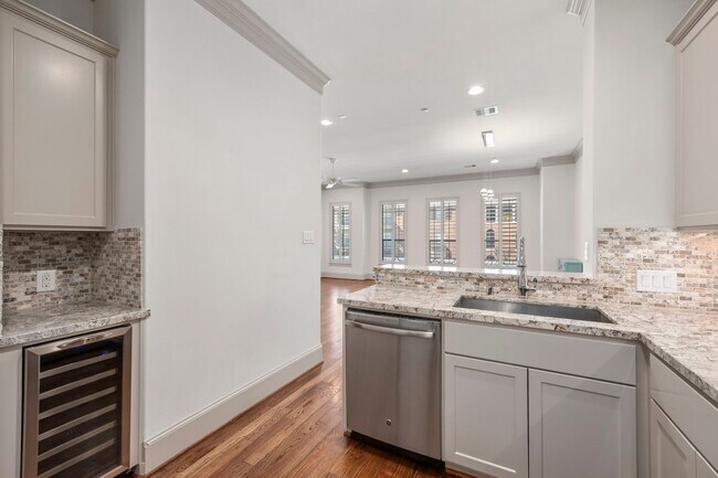 Building Photo - 3302 Audley St