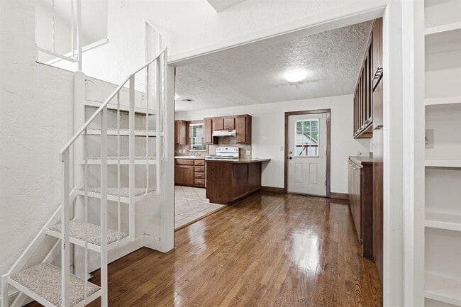 Building Photo - 751 Iowa St