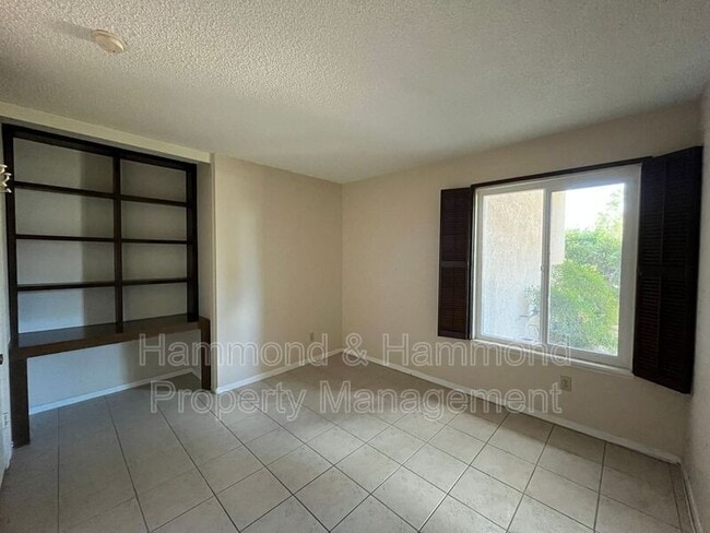 Building Photo - 11735 La Tierra Ct