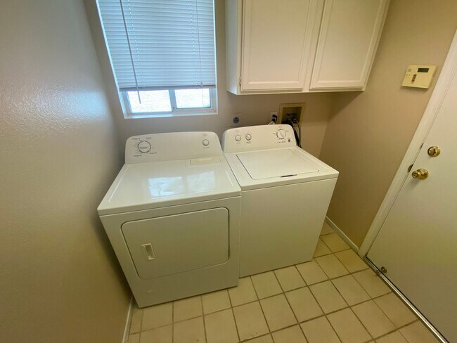 Building Photo - Wonderful 4 bed/2.5 bath home located in W...