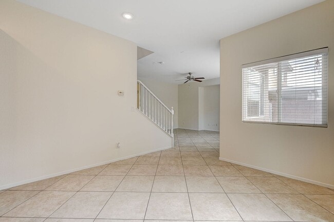 Building Photo - *MOUNTAINS EDGE 3 BED 2.5 BATH * COMMUNITY POOL, FITNESS CENTER, AND SPA *