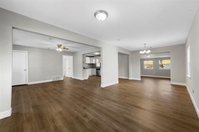 Building Photo - 1502 Kent Dr