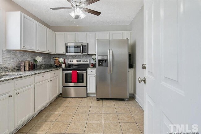 Building Photo - 1600 Silver Ridge Ct