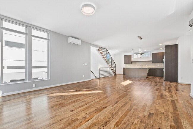Building Photo - Impeccable Greenwood Townhome with Air Con...