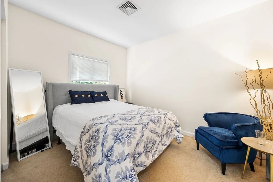 Building Photo - 49 Cedar St