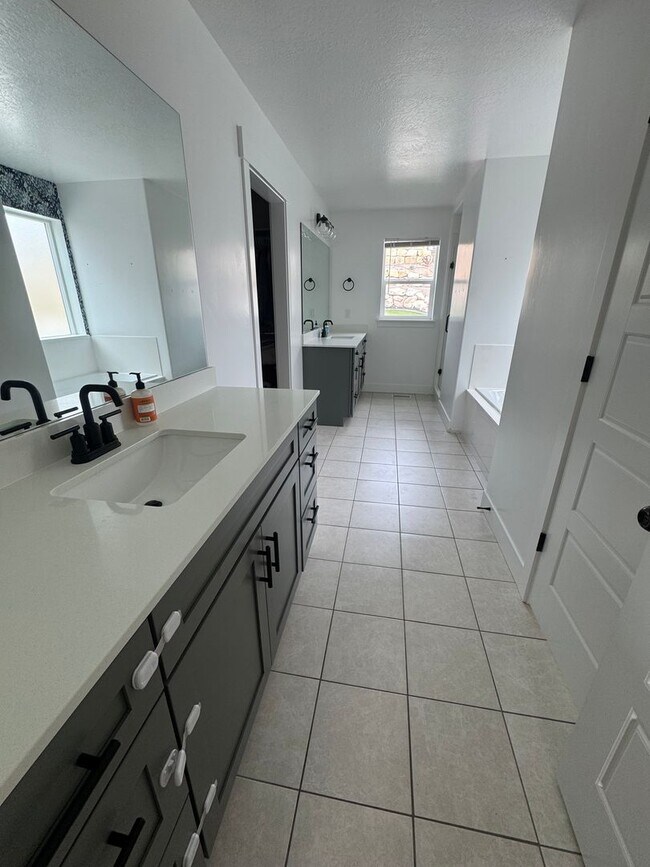 Building Photo - Beautiful Saratoga Springs home for rent!