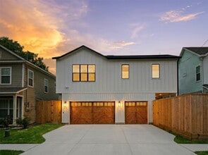 Building Photo - 408 Pecore St