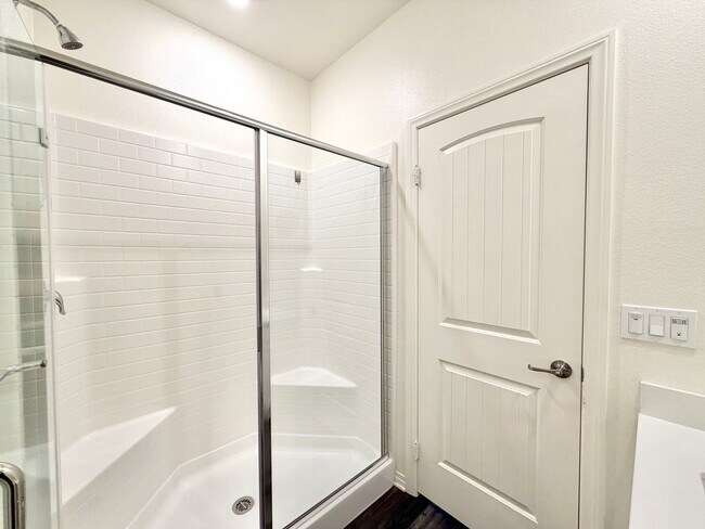 Building Photo - Spacious Heritage Lake Home with Solar & Main-Level Primary Suite