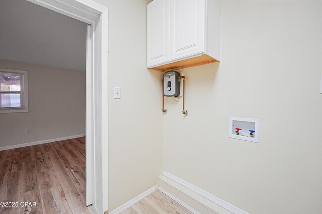 Building Photo - 1504 W 13th St