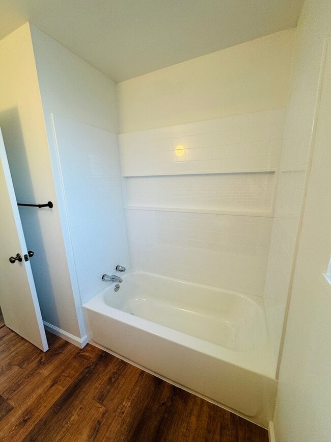 Building Photo - Move in Ready -  3 Bedroom, 2 Bath home with Easy Commute Access