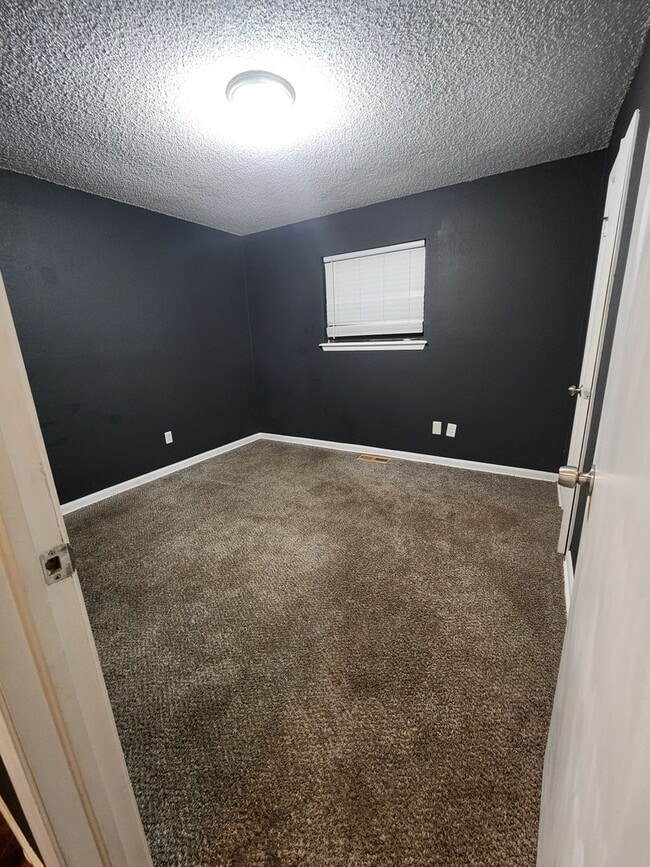 Building Photo - Charming 5 Bedroom Home- Your Path to Homeownership Starts Here!