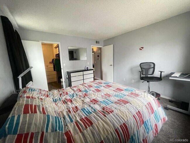 Building Photo - 14454 E Colorado Dr