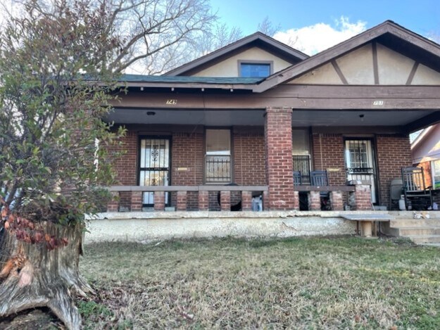 COVERED FRONT PORCH - 749 N McNeil St