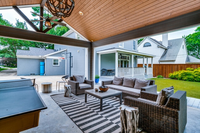 Building Photo - 3312 Villanova St