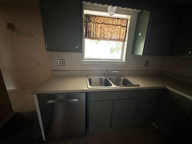 Building Photo - 1 bed/1 bath condo in OKC