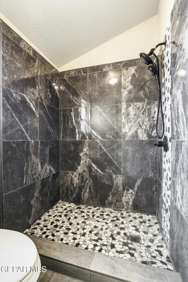 Building Photo - 6900 Imperial Ridge Dr