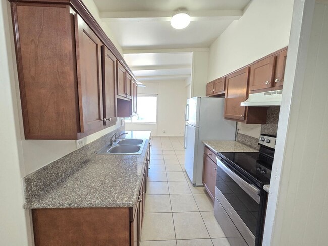 Building Photo - 2 Bed 1 Bath Spacious Apartment