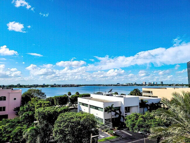 Building Photo - 616 Clearwater Park Rd