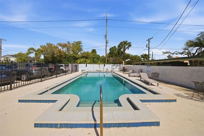 Building Photo - 3102 W Horatio St