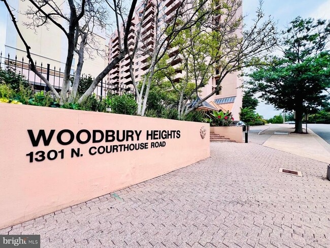 Primary Photo - 1301 N Courthouse Rd