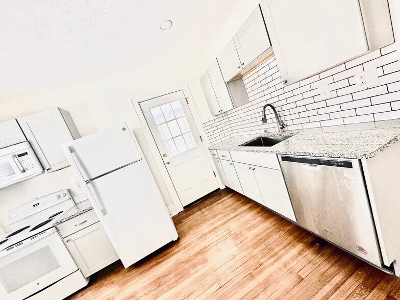 Building Photo - 1303 W 102nd St