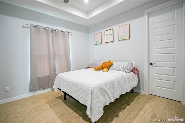 Building Photo - 22 E St