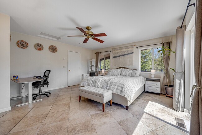 Building Photo - 323 Bodmer Ln