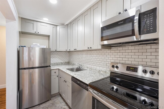 Building Photo - 34 Manor Dr