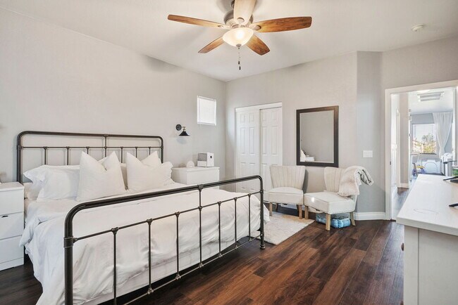 Building Photo - "Spacious 4-Bed Oasis with Outdoor Kitchen & Hardwood Elegance in North Las Vegas!"
