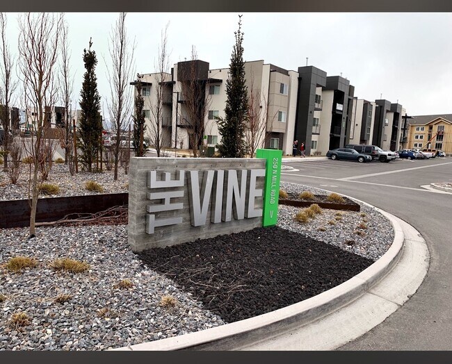 Building Photo - 594 E 250 N