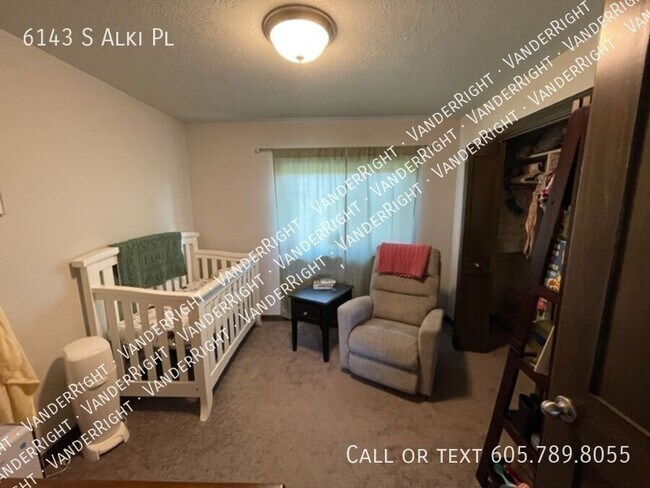 Building Photo - 6143 S Alki Pl