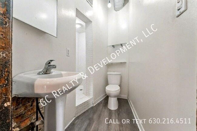 Building Photo - 3328 W Chicago Ave