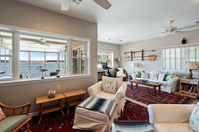 Building Photo - 2 Riverview Pl
