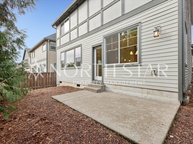 Building Photo - Newer Home in Summer Falls.