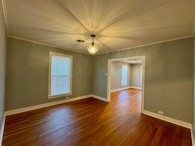 Building Photo - 1114 10th St