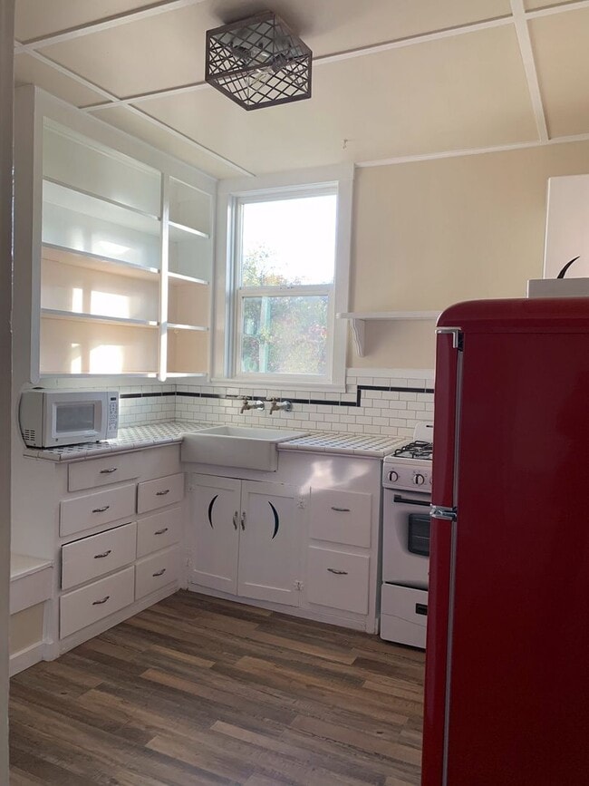 Building Photo - 362 Linden Ave