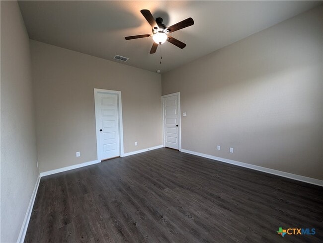 Building Photo - 2213 Avery Village