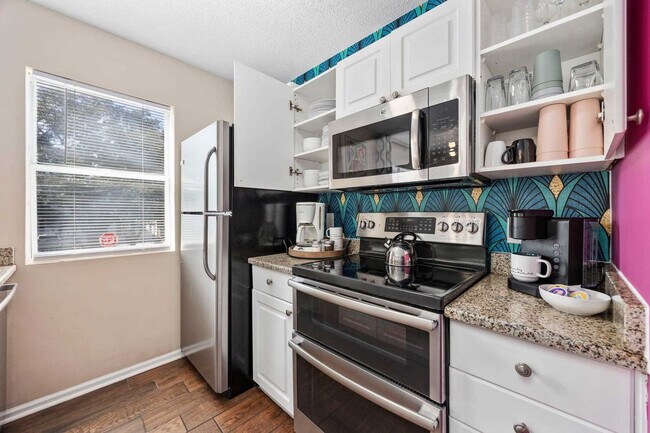 Building Photo - 414 28th Ave N