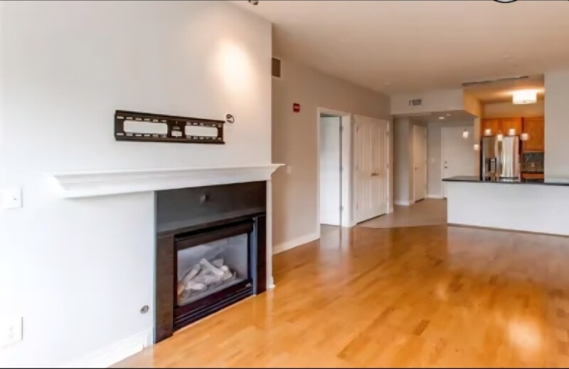 Building Photo - 2700 E Cherry Creek S Dr