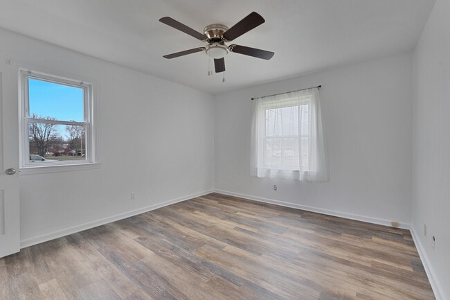 Building Photo - 98 N Navarre Ave