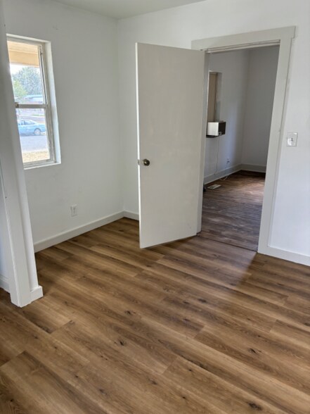 Building Photo - 707 N 12th Ave