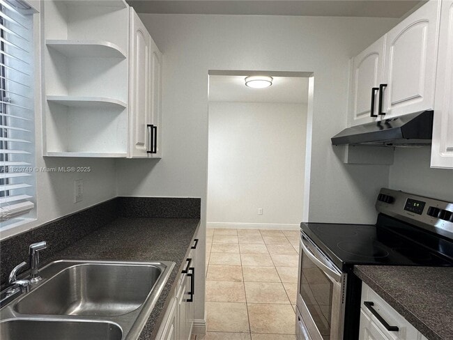 Building Photo - 5841 SW 36th Ct