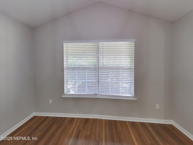 Building Photo - 495 Apple Creek Dr