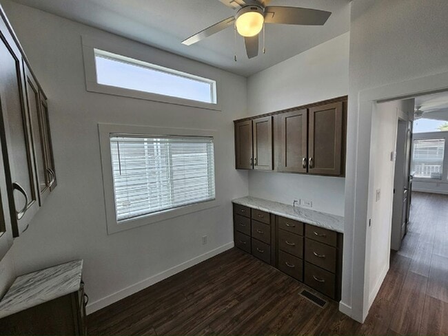 Building Photo - 303 N Lindsay Rd