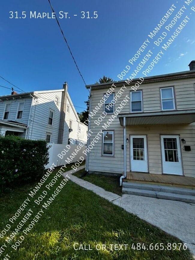 Primary Photo - 31.5 Maple St