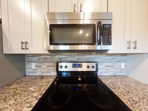 Building Photo - Beautiful Home with Everything in the Windcrest Gardens!