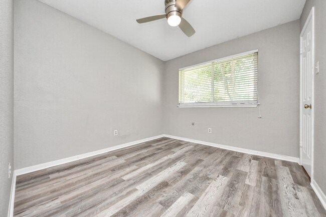Building Photo - 3402 Hidden Creek Dr