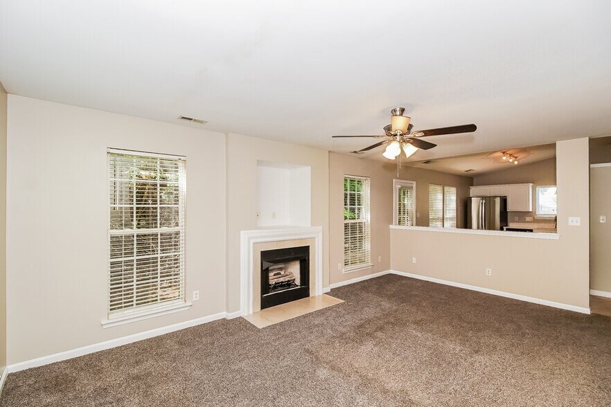 Building Photo - 105 Sweetbriar Ct